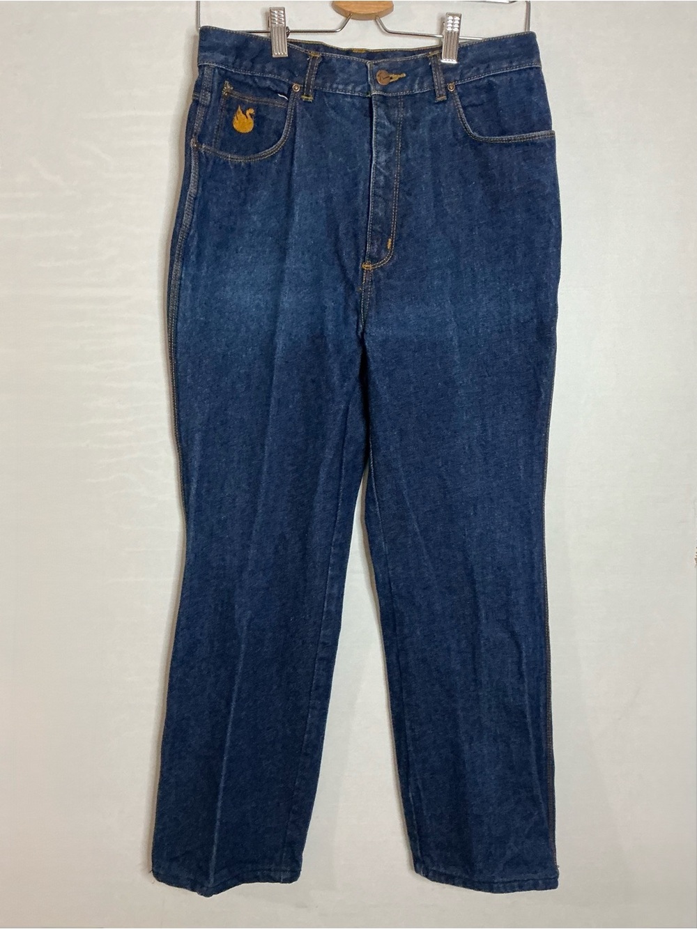 Gloria Vanderbilt (VINTAGE) Dark Wash Straight Leg Jeans with Pocket Embroidery